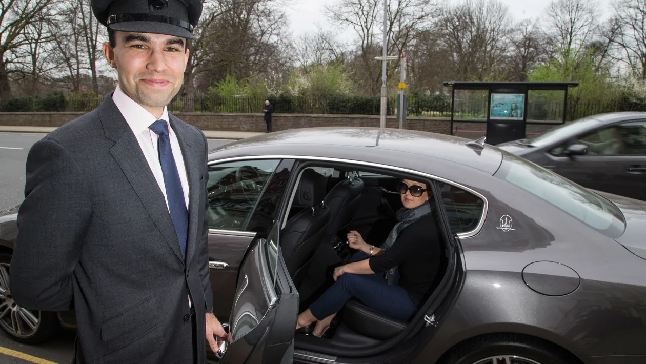 Chauffeur Hire Nottingham – Stress-Free Travel Tailored for You